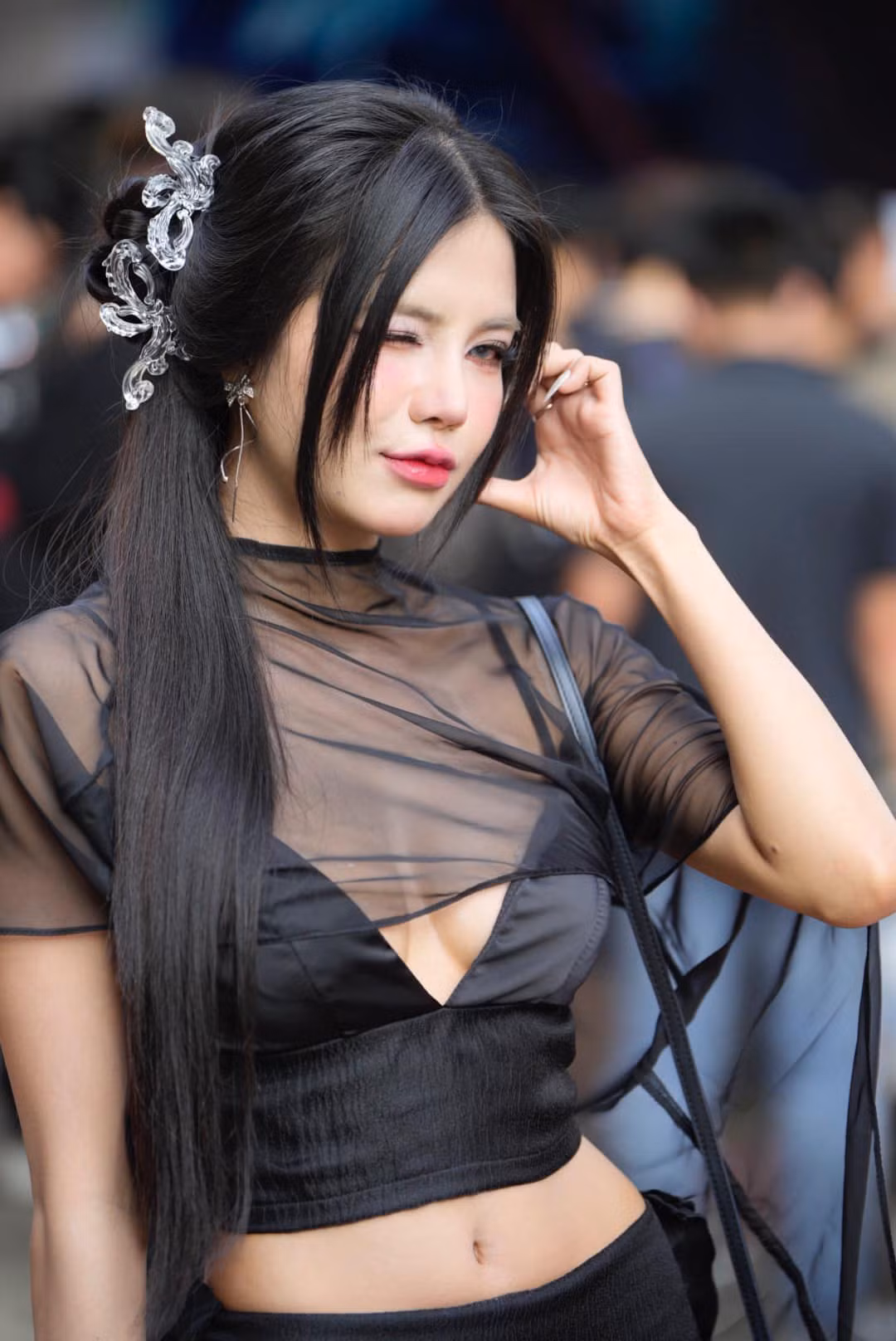 Mai Dora tên thật là Trương Vũ Quỳnh Mai, sinh năm 1995. Cô nàng được xem như là "linh hồn" của game Liên Minh Huyền Thoại tại Việt Nam.