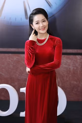 Sau hai tình huống đầy cảm xúc trên sân khấu, BTV Thu Hà có câu trả lời cho riêng mình, đồng tình với việc MC được khóc khi đang dẫn.