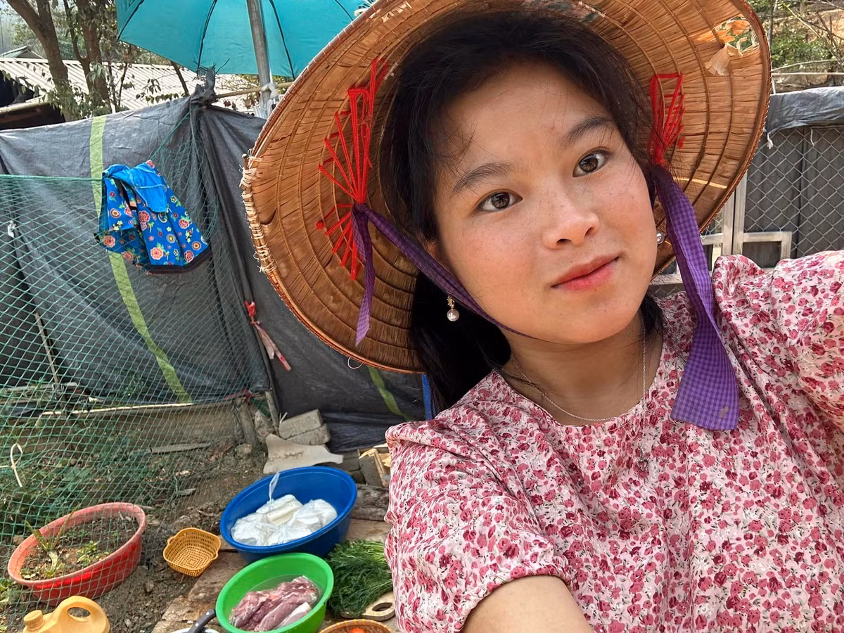 Cô được mệnh danh là "bà trùm miến dong" khi sở hữu miến dong Sùng Bầu - sản phẩm từng xếp top đầu thị trường trên các sàn thương mại điện tử sau 18 tháng khởi nghiệp và được ước tính doanh thu là 1 tỷ đồng/tháng.