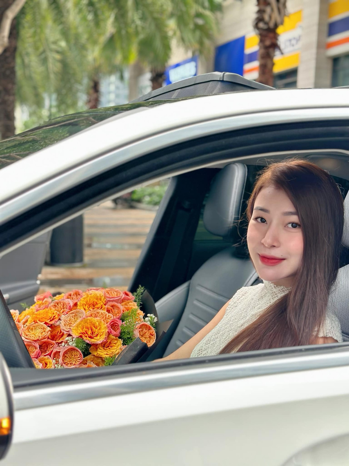 Ngoài ra, cô nàng 9X này cũng cho biết không có quan điểm ở nhà giữ chồng và dùng lời lẽ khá gay gắt với những người có ý kiến trái chiều với mình.