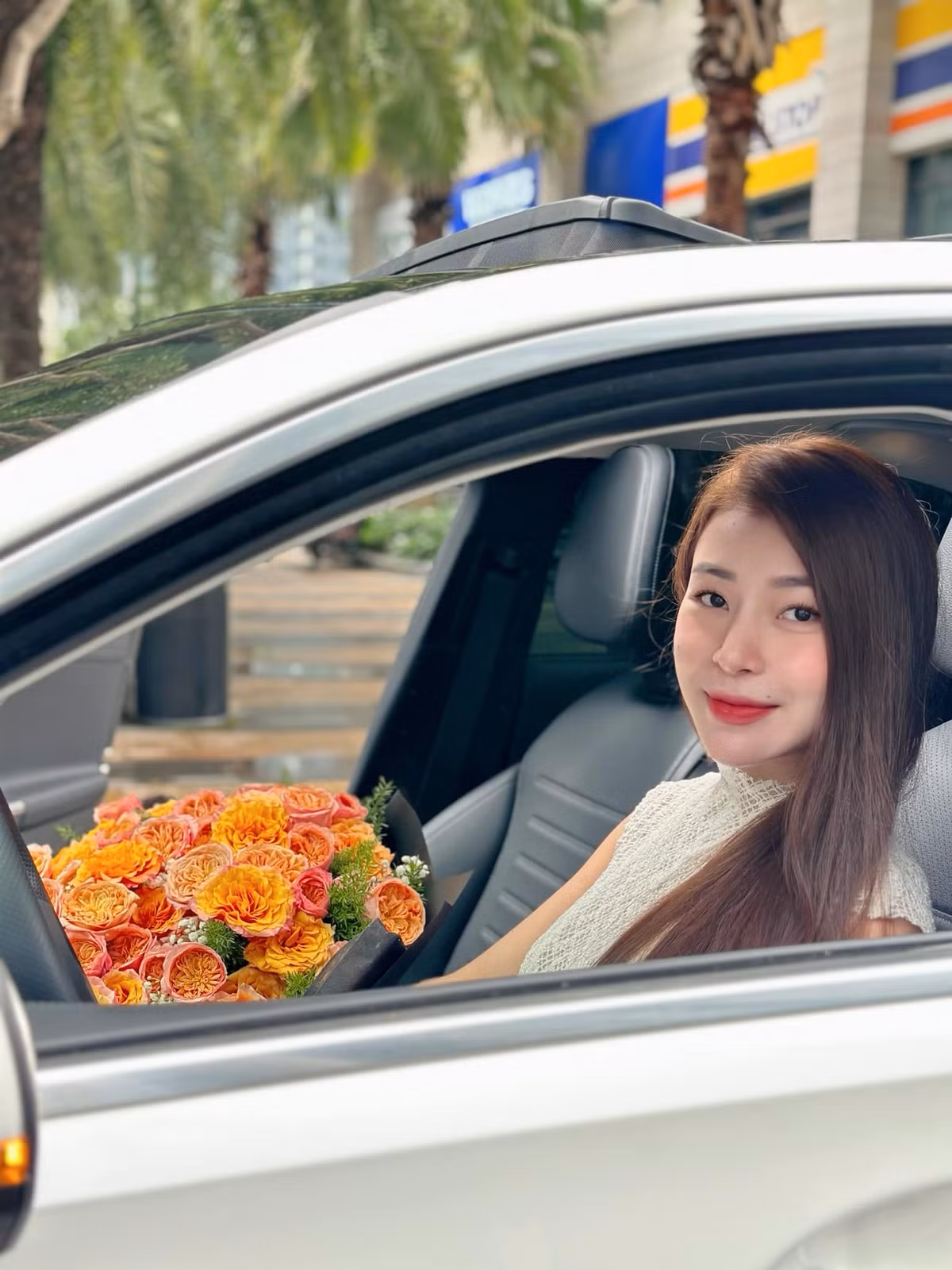 Ngoài ra, cô nàng 9X này cũng cho biết không có quan điểm ở nhà giữ chồng và dùng lời lẽ khá gay gắt với những người có ý kiến trái chiều với mình.