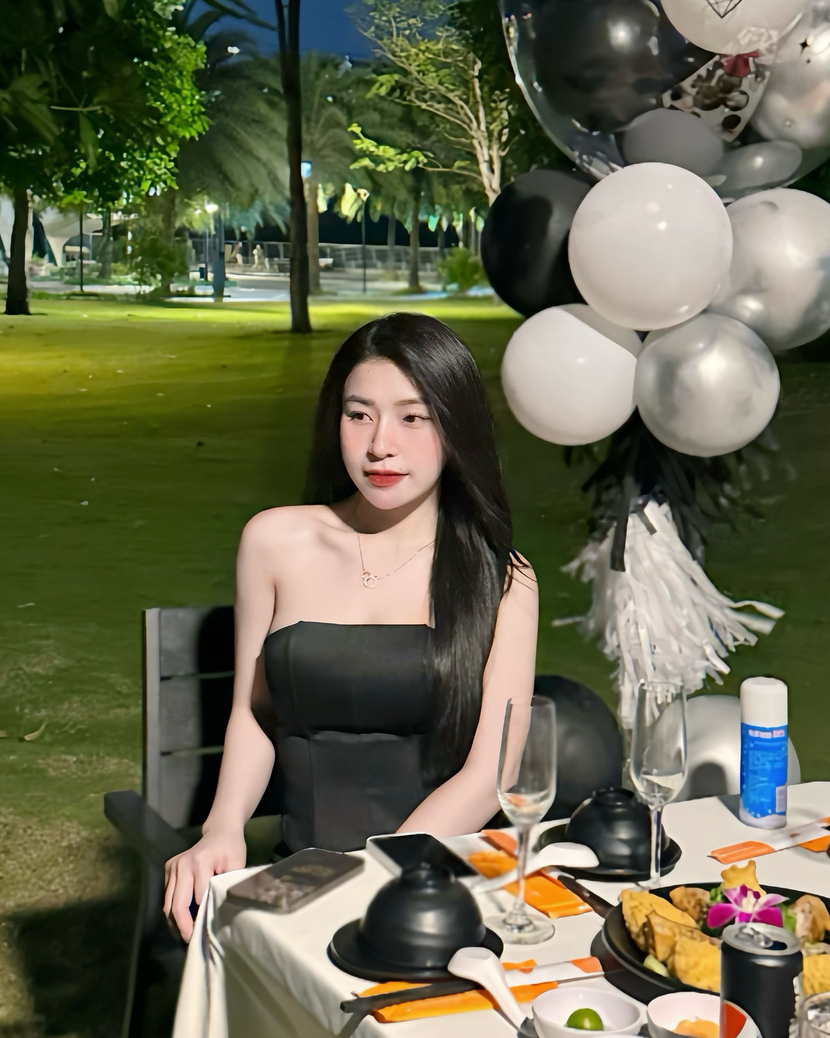 Trang cá nhân của cô nàng có khoảng 153.000 người theo dõi, các bài đăng về pickleball thời gian gần đây đều có hàng nghìn lượt chia sẻ và hàng trăm bình luận.