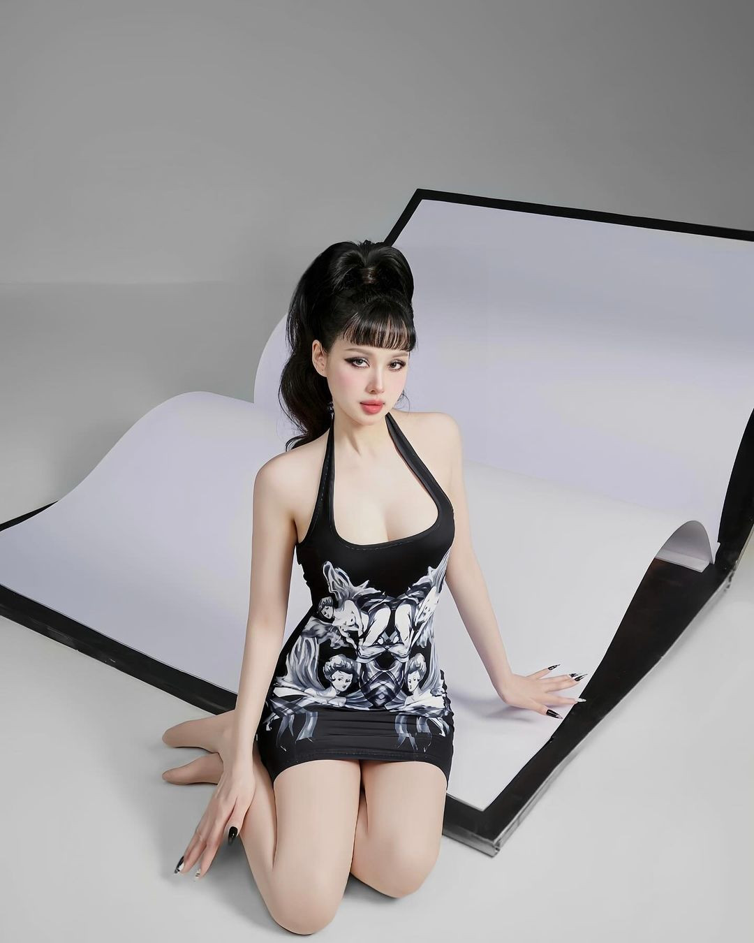 Ở tuổi U40, cô nàng có cuộc sống viên mãn, sang chảnh. Trên trang cá nhân, Tâm Tít thường xuyên chia sẻ những hình ảnh ăn ở nhà hàng 5 sao, du lịch sang chảnh trong và ngoài nước chẳng thua kém "phú bà" nào. (Ảnh: IGNV)