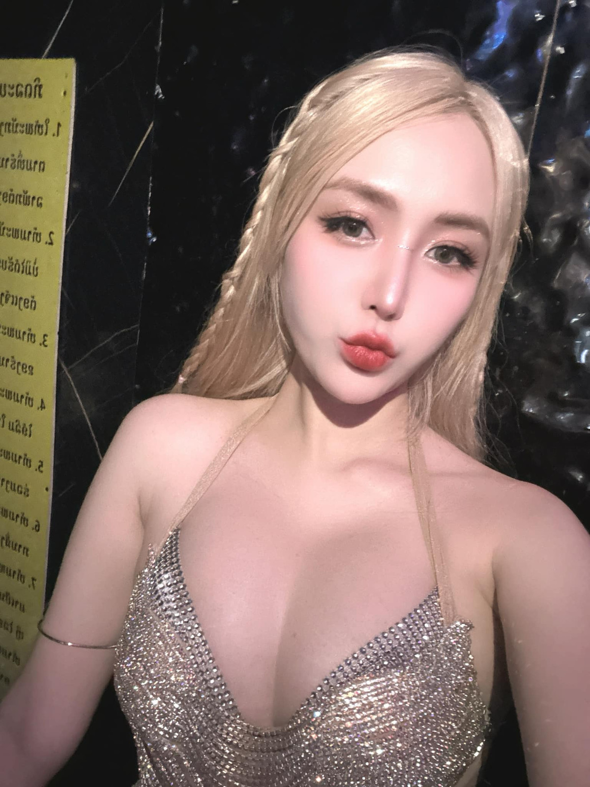 Thảo Bebe sinh 2 con đáng yêu là Đu Đủ và Dừa vào cuối năm 2021. Dù đã trải qua 2 lần sinh nở nhưng cô nàng vẫn sở hữu vóc dáng nuột nà.