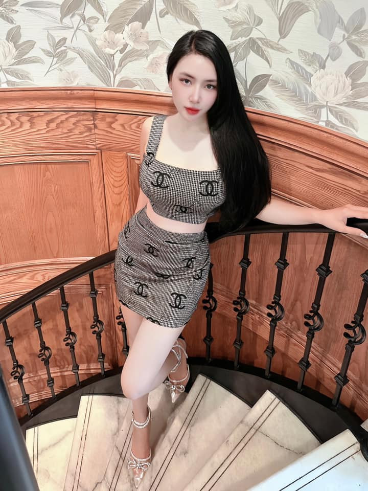 Phong cách biểu diễn hết mình của nữ DJ chiếm trọn cảm tình của khán giả.