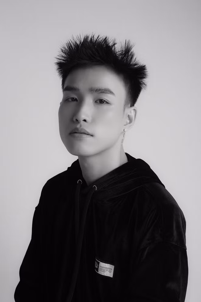 Công việc không mấy thuận lợi, từ cái tên kiếm trăm triệu mỗi tháng, Củ Tỏi giờ đây hé lộ thu nhập chỉ 2 triệu đồng. Thậm chí, anh cho biết, mình ở và ăn ké cơm mẹ.