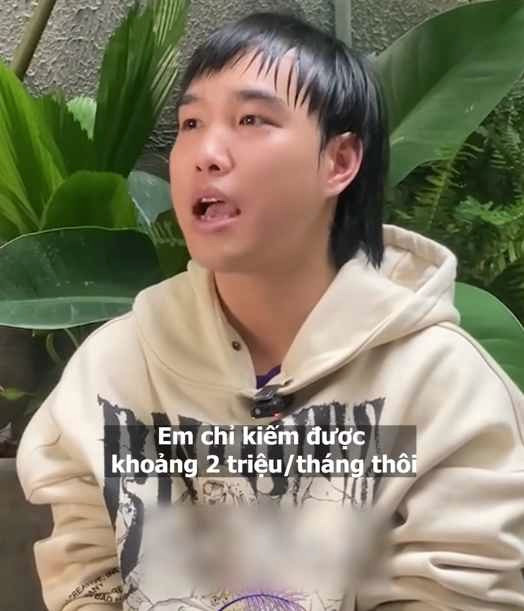 Giải thích về lý do mình vẫn độc thân, Củ Tỏi cho biết: " Mình đang có mâu thuẫn với chính mình nên cần học cách yêu bản thân mình trước khi muốn yêu người khác. Tuy vậy, mình vẫn tin tưởng về một gia đình hạnh phúc trong tương lai, hiện tại độc thân chỉ là tạm bợ".