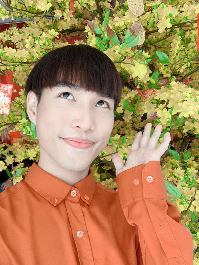 Nhìn lại quá khứ, nam YouTuber thừa nhận bản thân "hết thời" nhưng là hết thời để có cơ hội chuyển sang lĩnh vực khác. Anh không muốn bản thân quay trở lại hình ảnh cũ nữa.