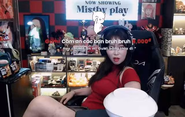 Mới đây, trong buổi livestream của mình, Misthy còn hào hứng khoe "chiến tích" sau chuyến chữa lành trên núi là những vết thâm do muỗi đốt.