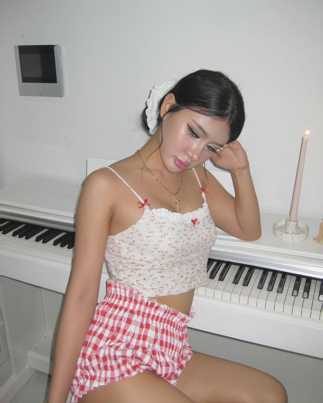 Cách trang điểm đậm của cô nàng cũng gặp phải những phản ứng trái chiều, người khen "slay", người lại chê "quá lố".