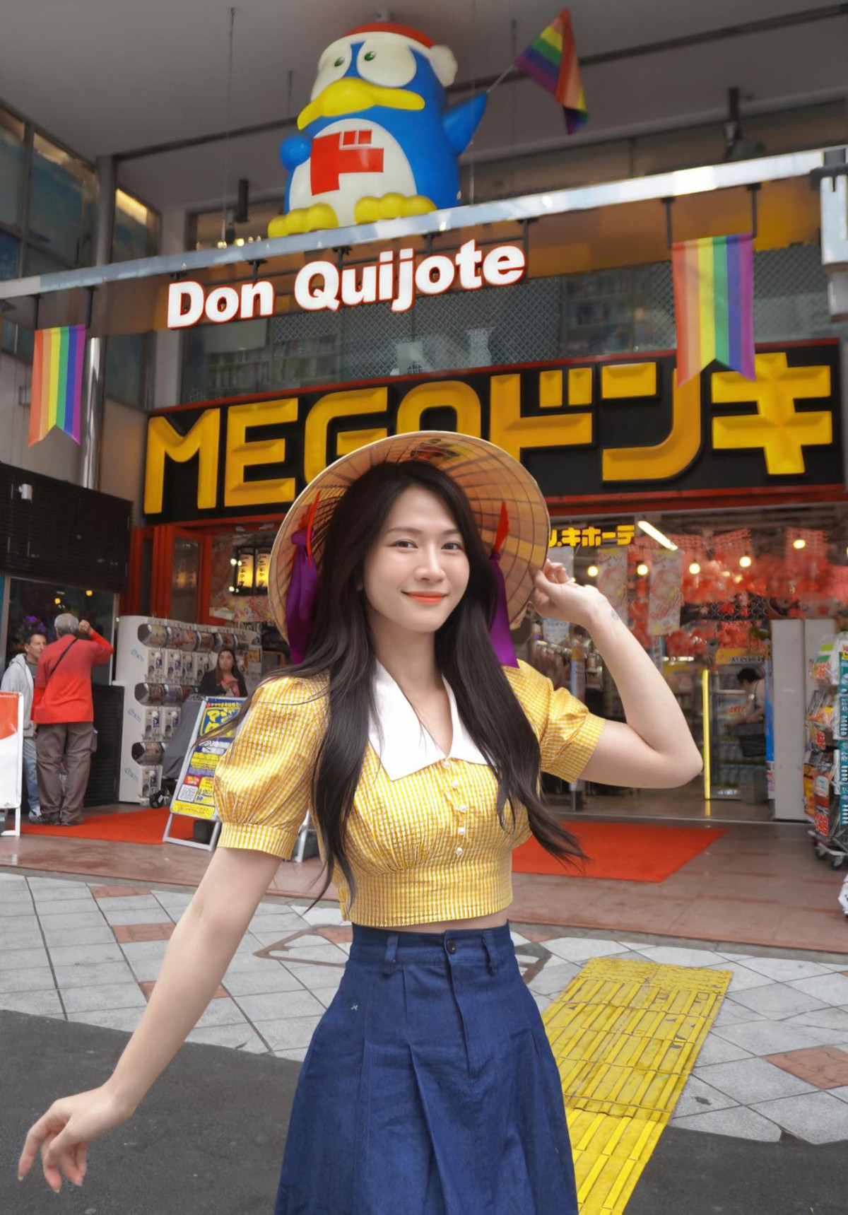 Cô cũng tham gia nhiều hoạt động có ý nghĩa vì môi trường như chiến dịch dọn rác của Sài Gòn Xanh...