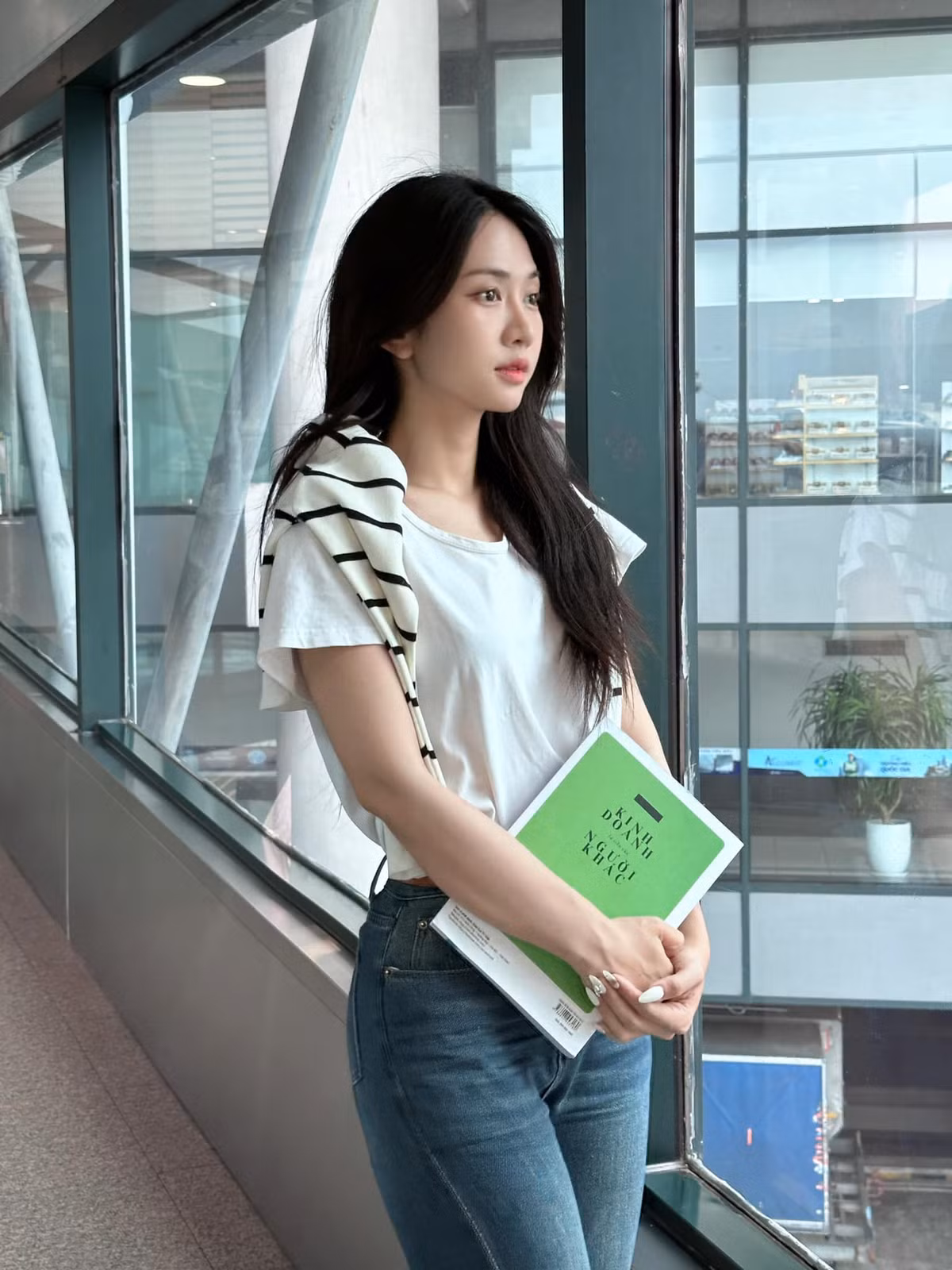 Lê Bống sinh năm 1995, là một trong những hotgirl nổi tiếng với hơn 10 triệu người theo dõi trên MXH.