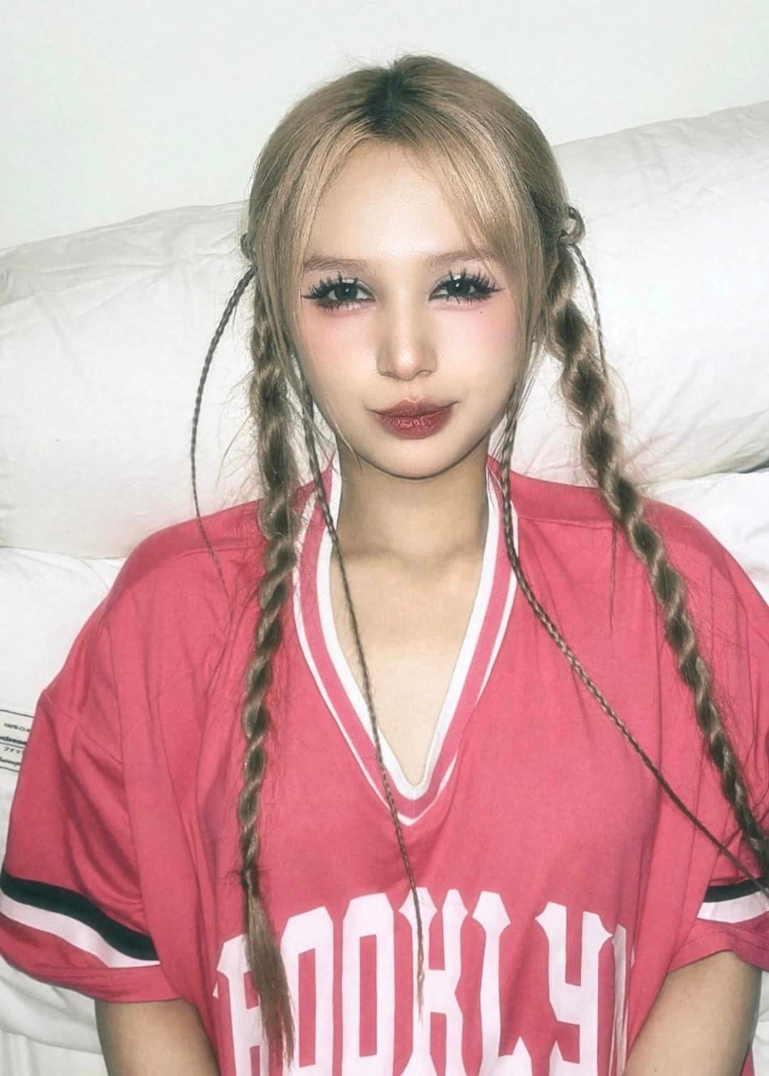 Thay vì những hình ảnh mệt mỏi khi lộ ra tin đồn ly hôn, Xoài Non hiện tại trông tràn đầy sức sống, vui vẻ hơn.(Ảnh: FBNV)