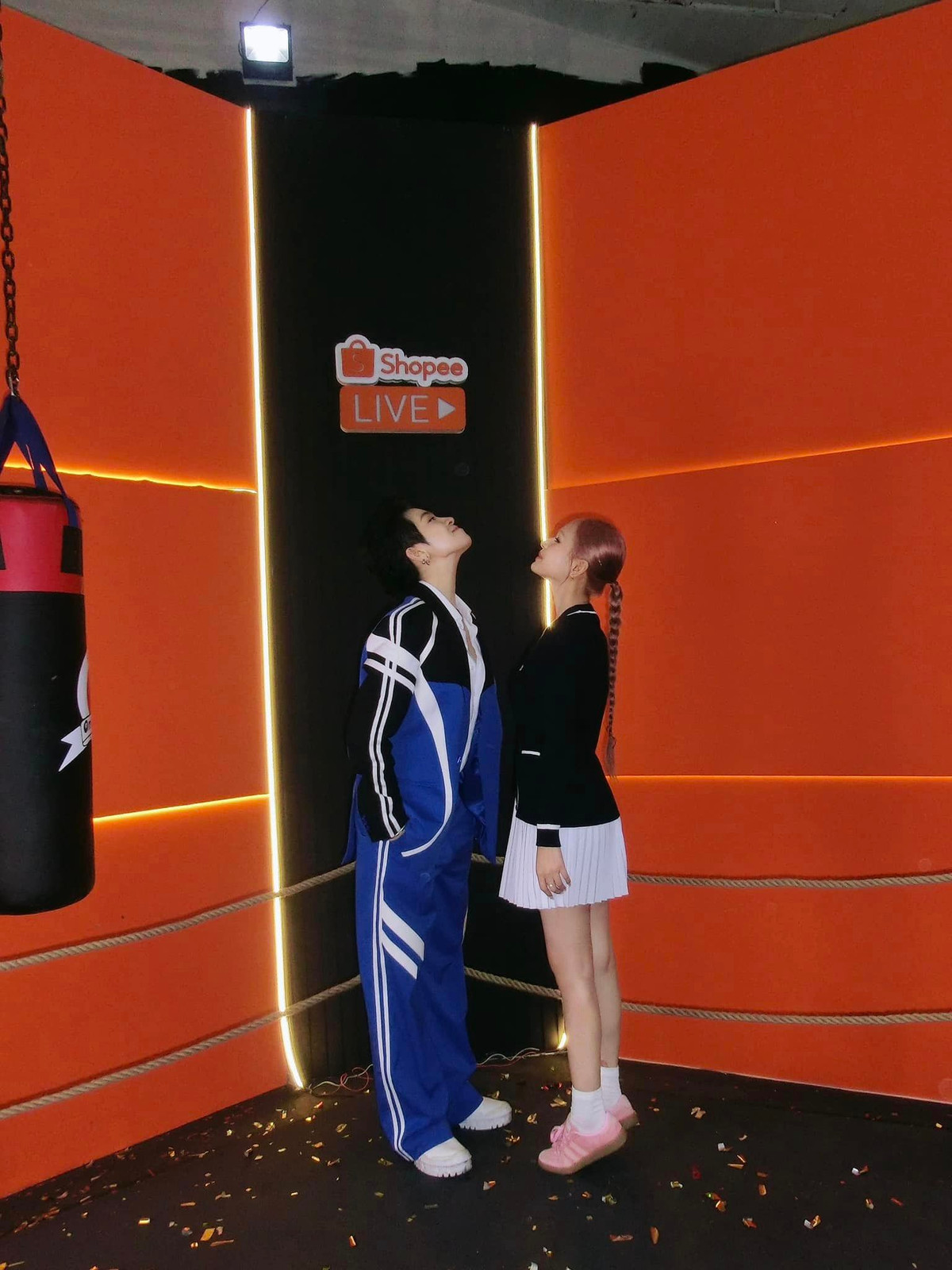 Vốn trước đây, Xoài Non và Gil Lê chưa có nhiều liên hệ cũng như làm việc chung.(Ảnh: FBNV)