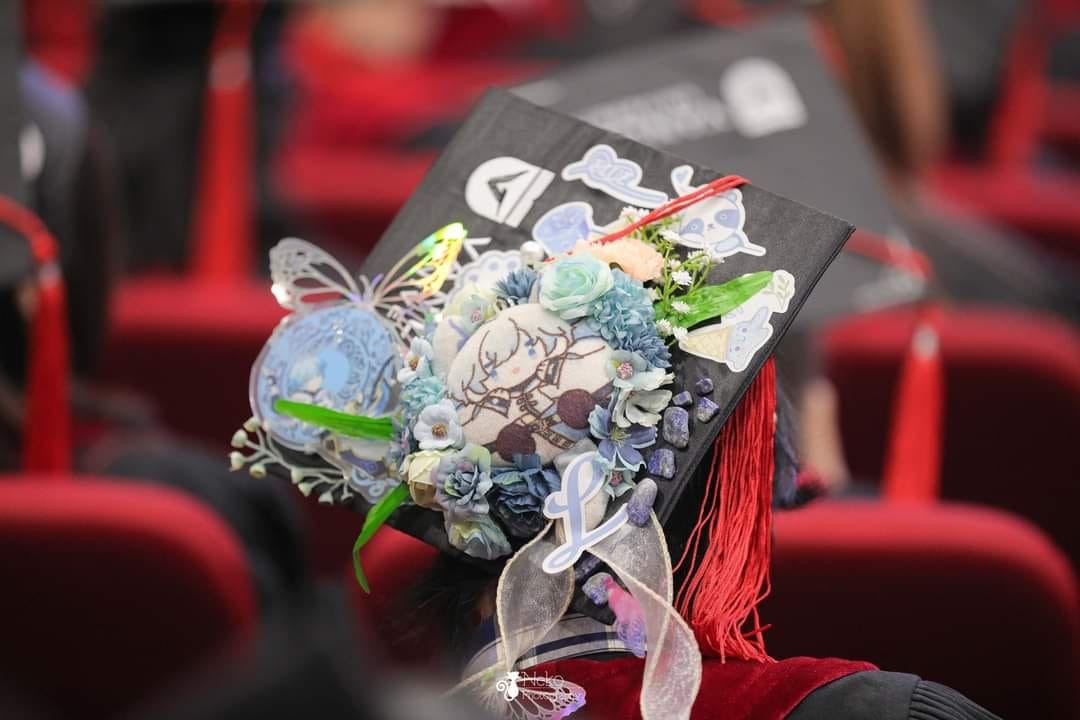 Nhiều bạn còn gắn những nhân vật truyện tranh yêu thích lên mũ của mình.