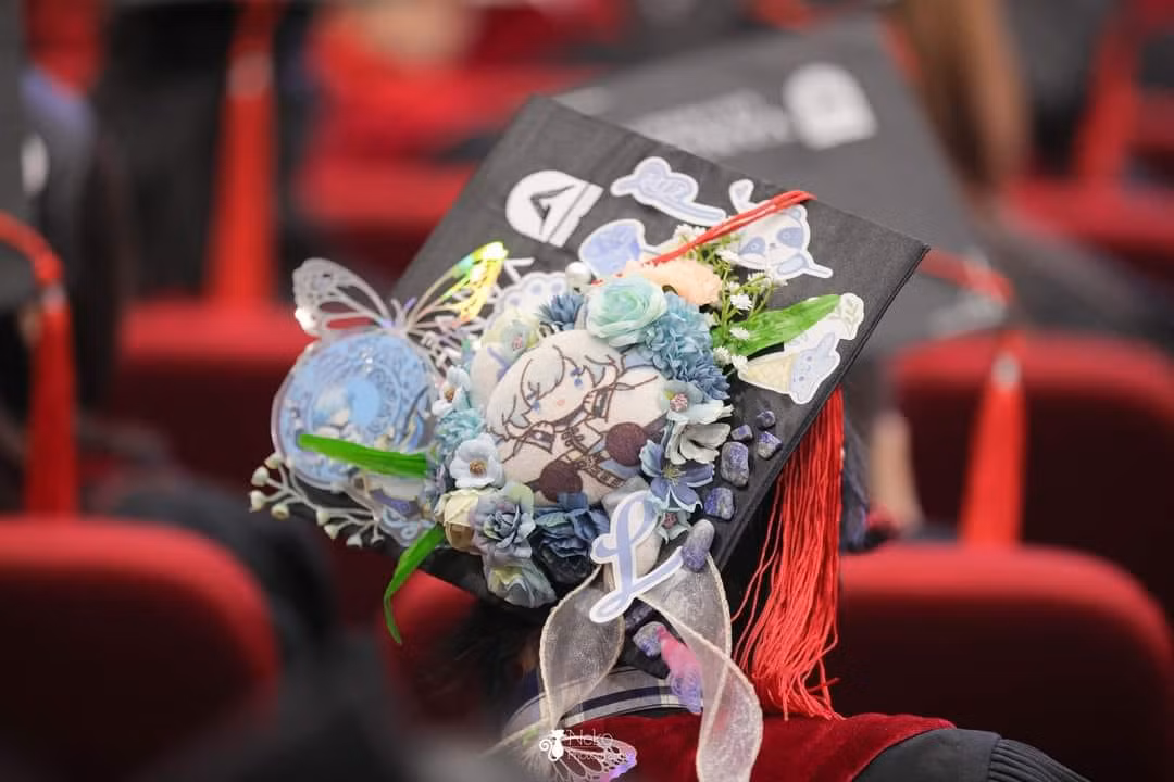 Nhiều bạn còn gắn những nhân vật truyện tranh yêu thích lên mũ của mình.