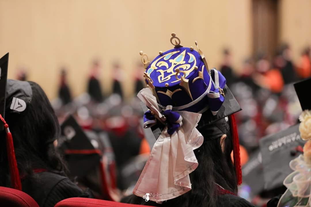 Sinh viên thỏa sức sáng tạo chiếc mũ cử nhân theo cá tính, phong cách yêu thích của bản thân.