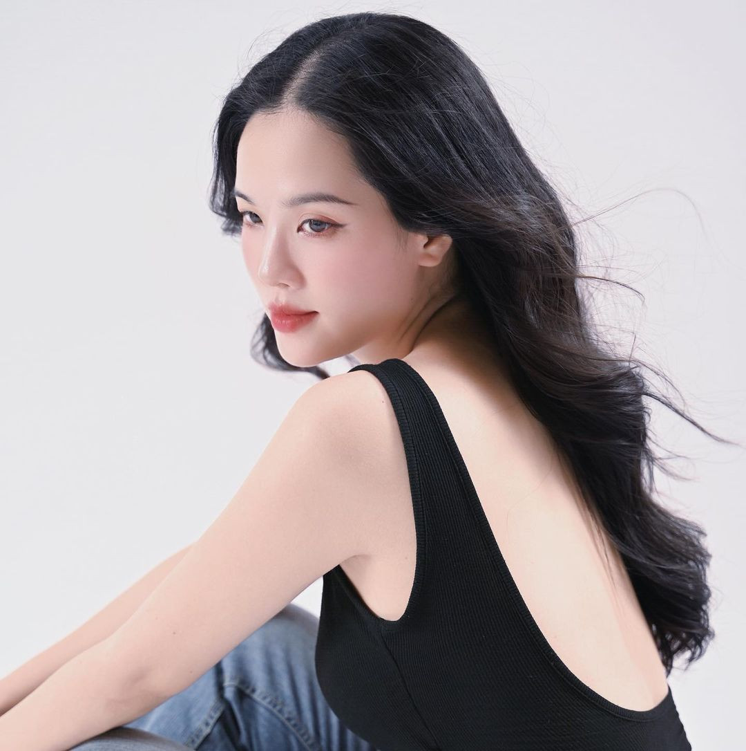 Sau khi kết hôn, vợ chồng Huyền My trở nên thoải mái hơn trong việc chia sẻ về cuộc sống đời tư, cả hai thường xuyên có những chuyến du lịch ngọt ngào bên nhau.