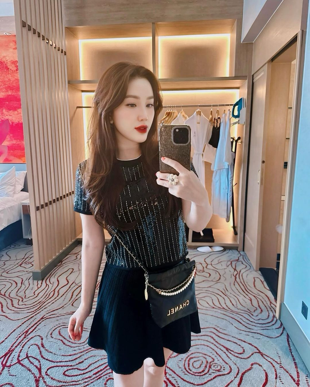 "Anh cho Thy cảm giác mình là duy nhất, là một công chúa ở đời thực. Thy chọn người đàn ông luôn trân trọng và biết giá trị người phụ nữ. Thy chọn cuộc sống mà người đàn ông sẽ là trụ cột chăm lo cho gia đình, không để vợ phải vất vả lo toan nhưng lại hoàn toàn ủng hộ đam mê của vợ", Bảo Thy chia sẻ về chồng đại gia.