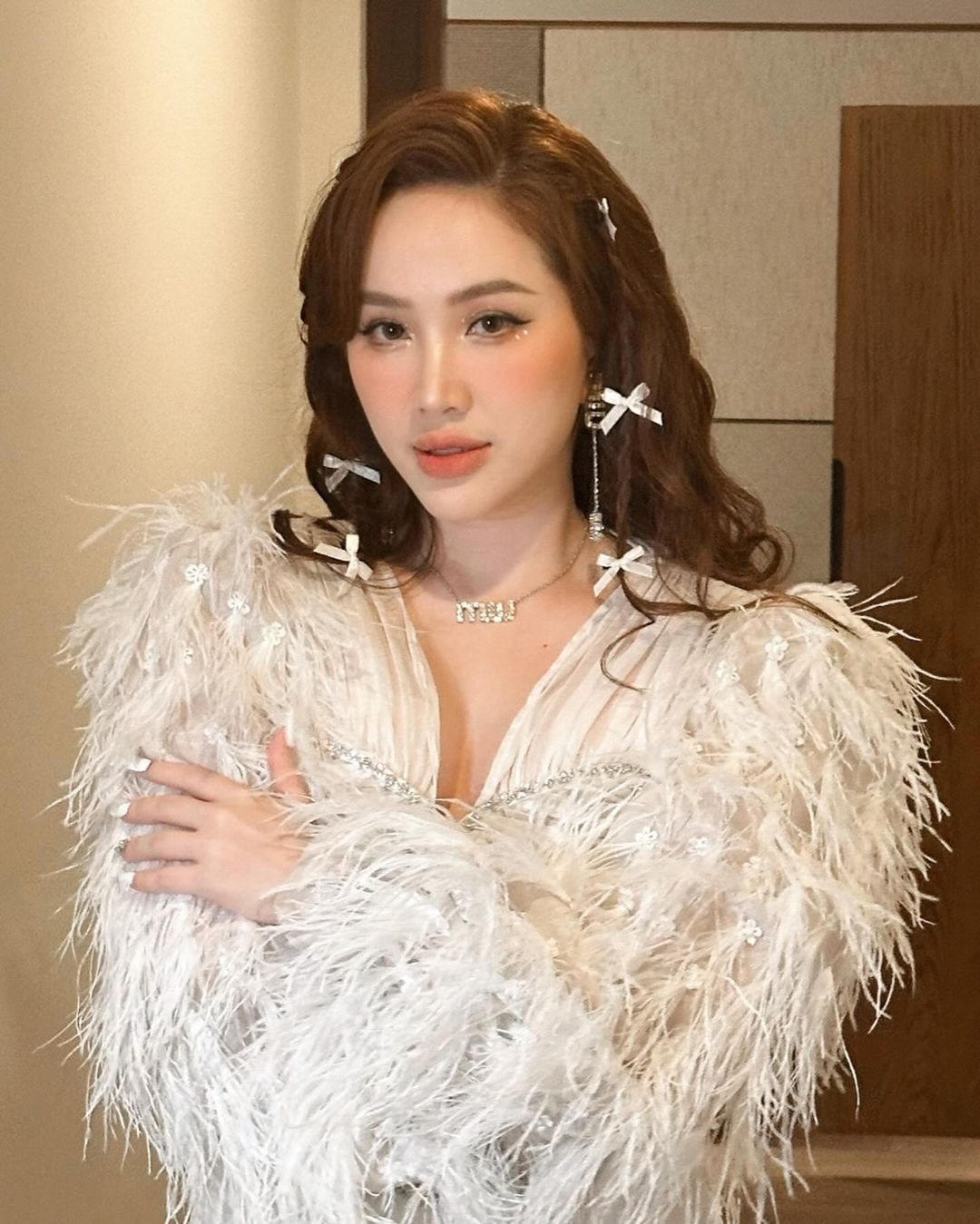 Bảo Thy (tên thật: Trần Thị Thy Loan, SN 1988), cô nàng xuất thân là hottteen sau đó thành công khi hình ảnh của mình xuất hiện cùng với game Audition và lấn sân sâu thêm vào mảng giải trí với vai trò ca sĩ.