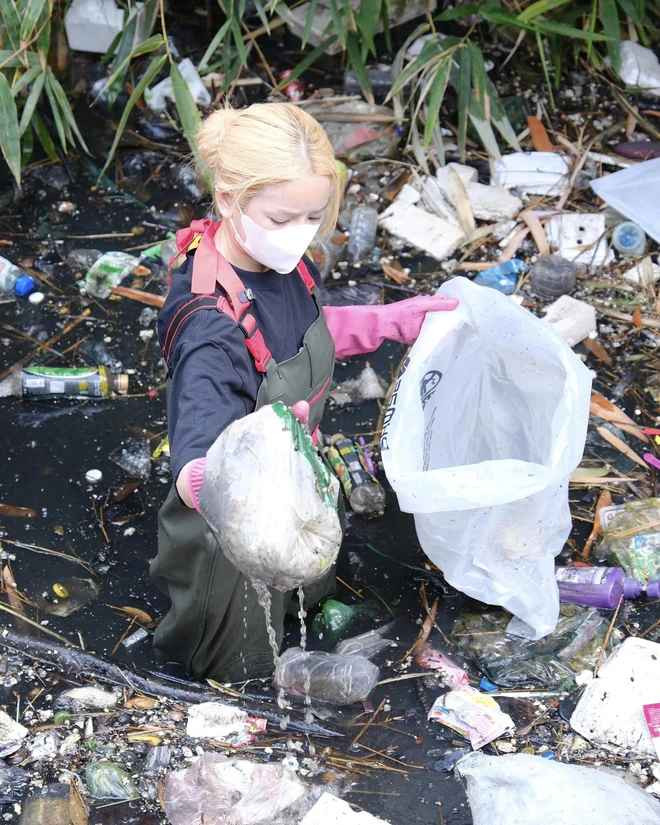 Cụ thể, Mie đã nhiều lần tham gia hoạt động tình nguyện cùng tổ chức phi lợi nhuận Sài Gòn Xanh, dọn rác ở các kênh mương và khu vực ô nhiễm.