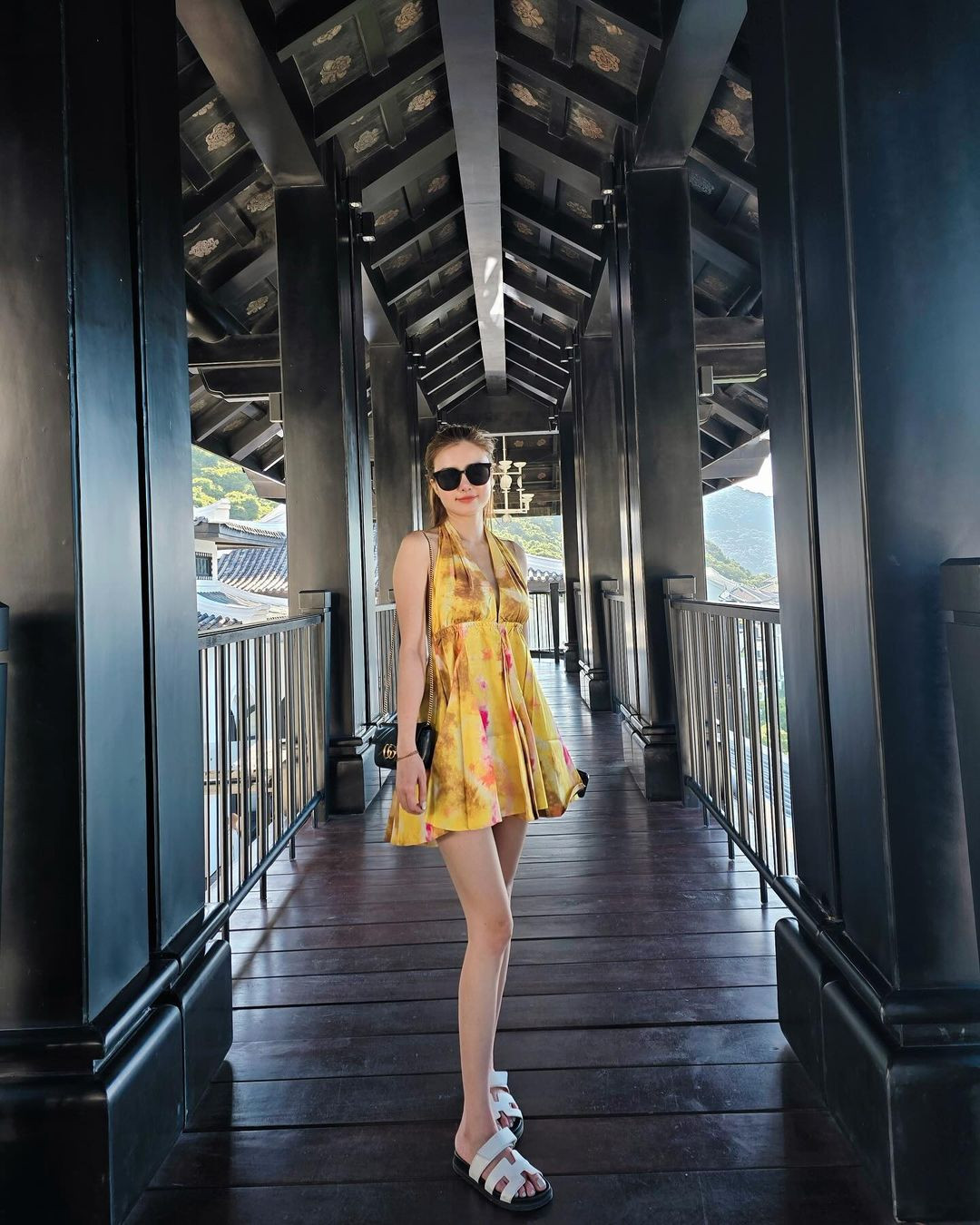 Khánh Chi đang có chuyến du lịch ở Đà Nẵng.