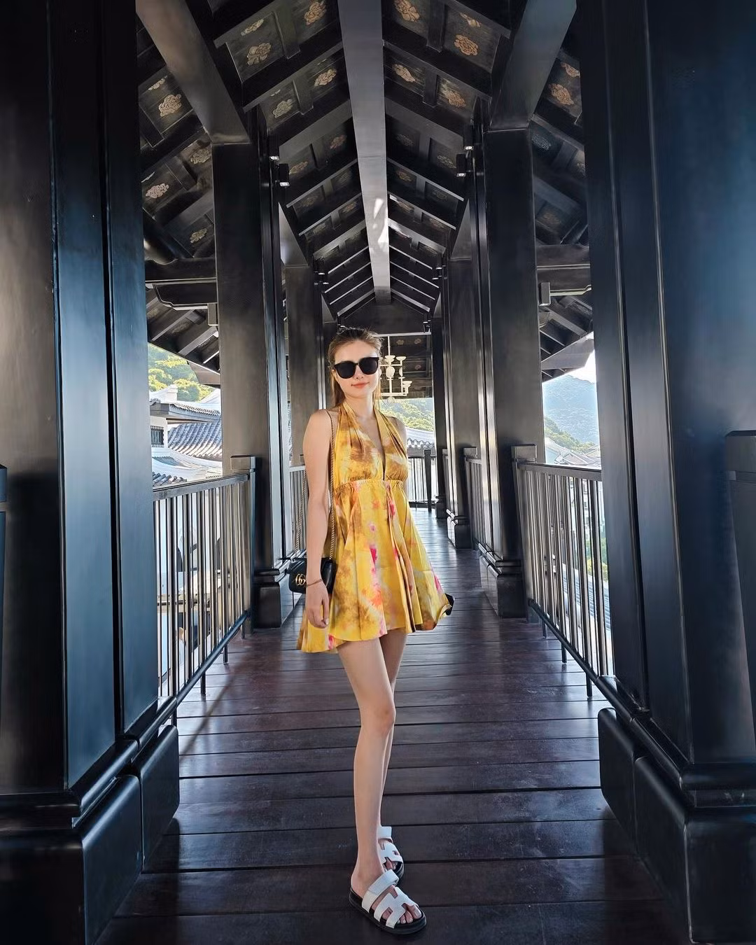 Khánh Chi đang có chuyến du lịch ở Đà Nẵng.