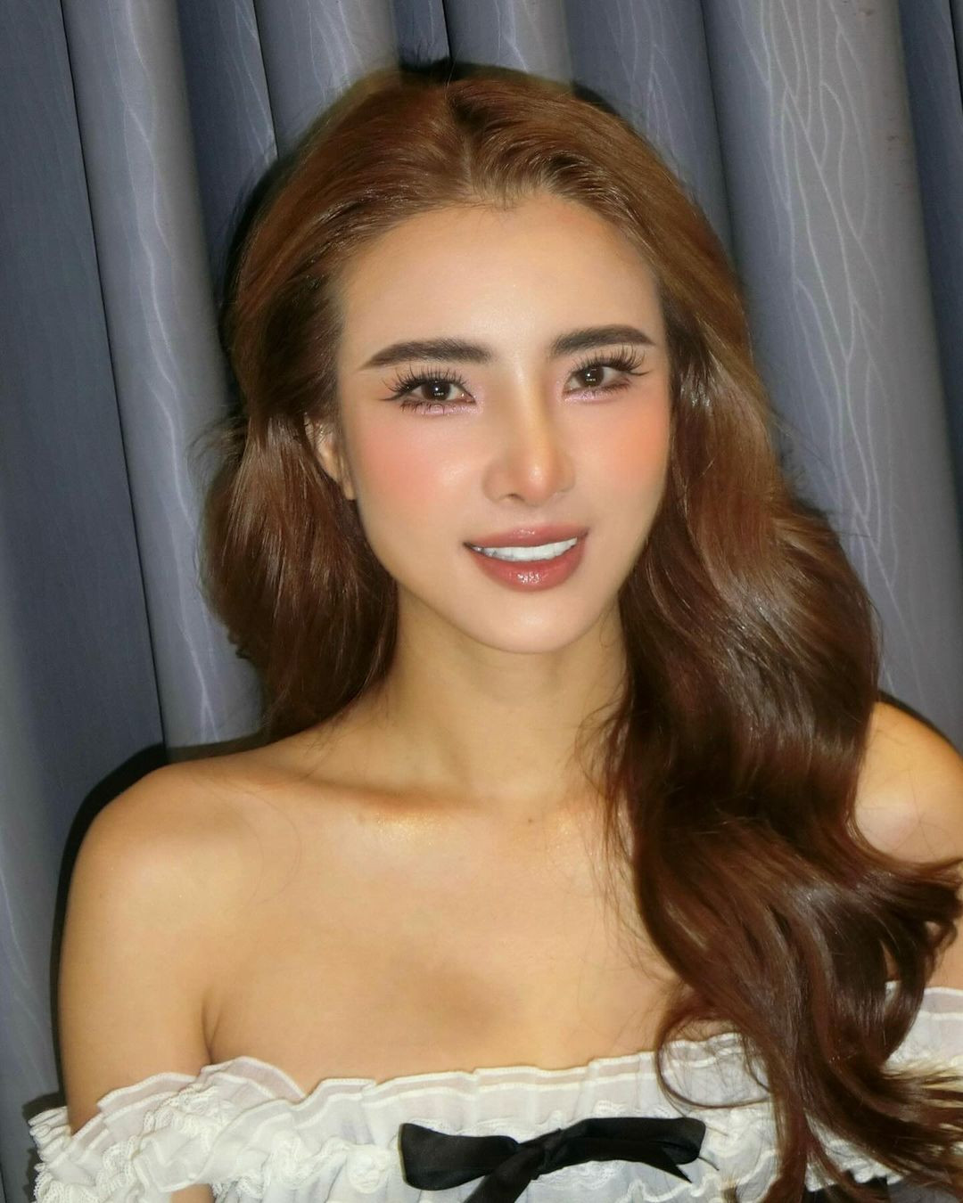 Ở tuổi 35 và trải qua sinh nở, em gái Công Vinh vẫn khiến người theo dõi phải ngưỡng mộ trước vóc dáng không chút mỡ thừa mỗi khi lên đồ đi biển.