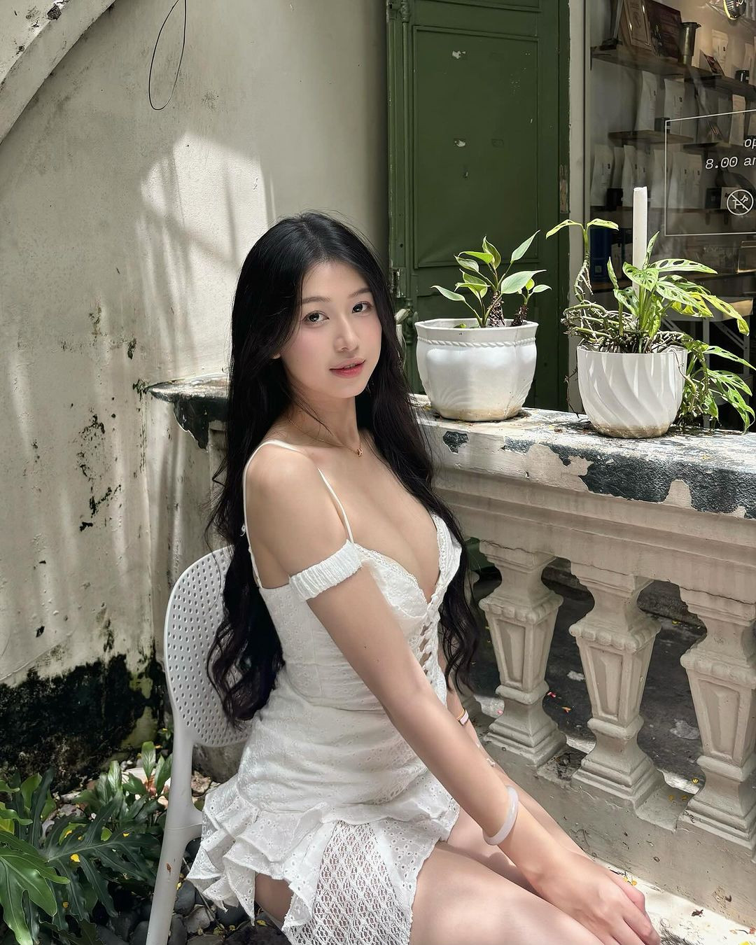 Sở hữu chiều cao khủng và vóc dáng cân đối nên cô nàng có thể cân được mọi outfit.