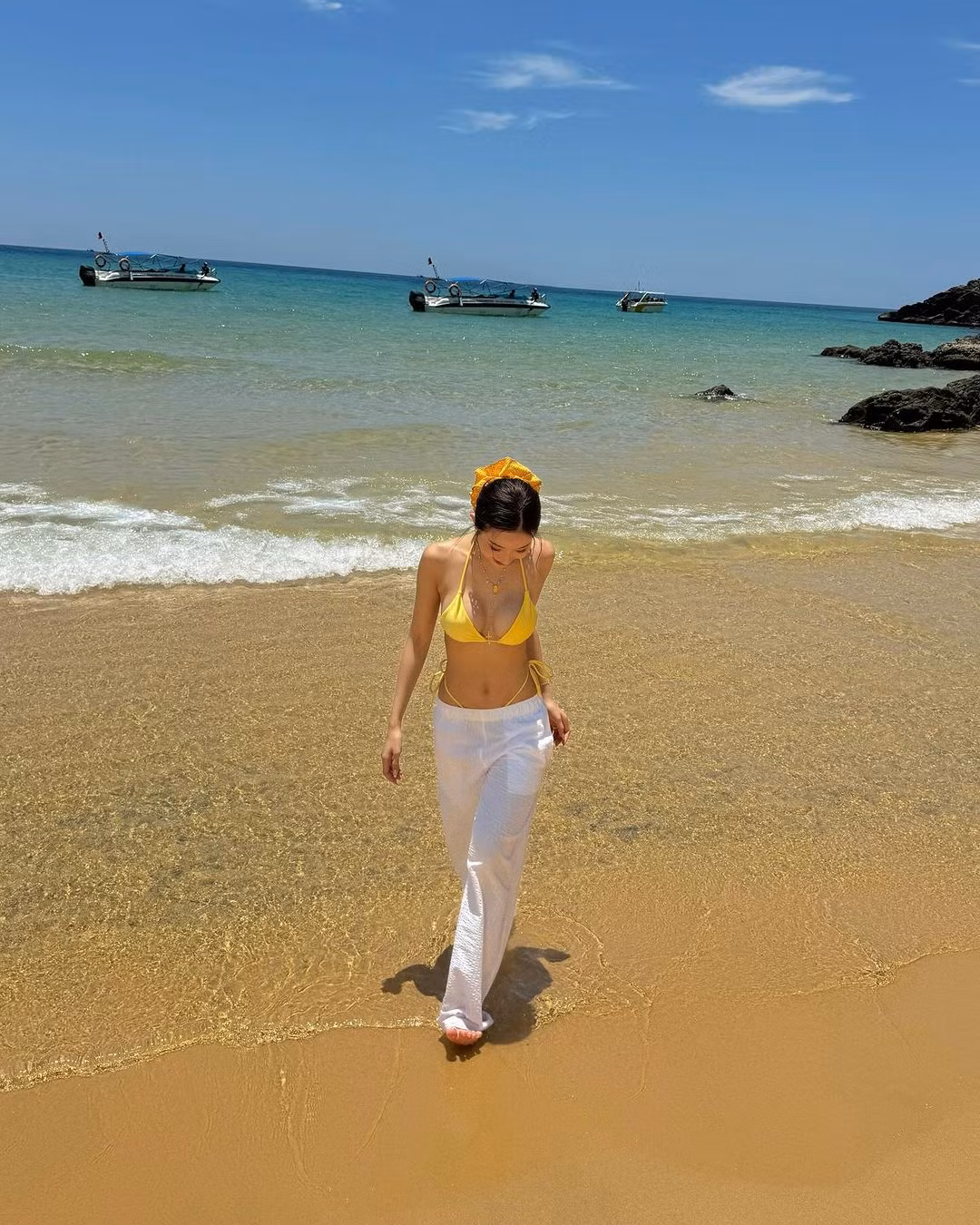 Nhiều người cho rằng với phong độ sắc vóc long lanh cỡ này, Huyền 2k4 cũng là một đối thủ đáng gờm của Xoài Non.