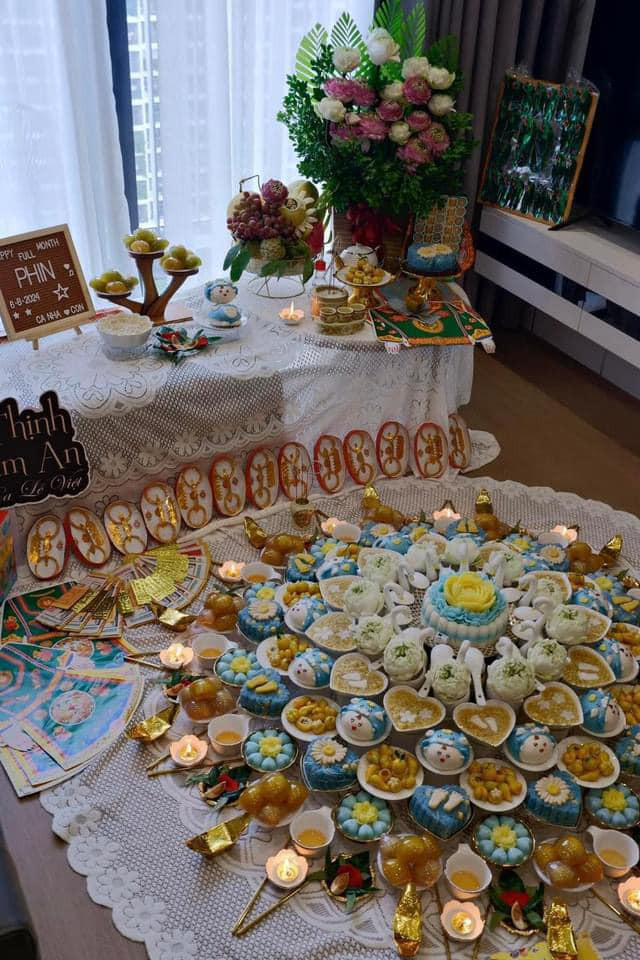 Hà Đức Chinh chuẩn bị lễ đầy tháng cho con trai tươm tất, đầy đủ.