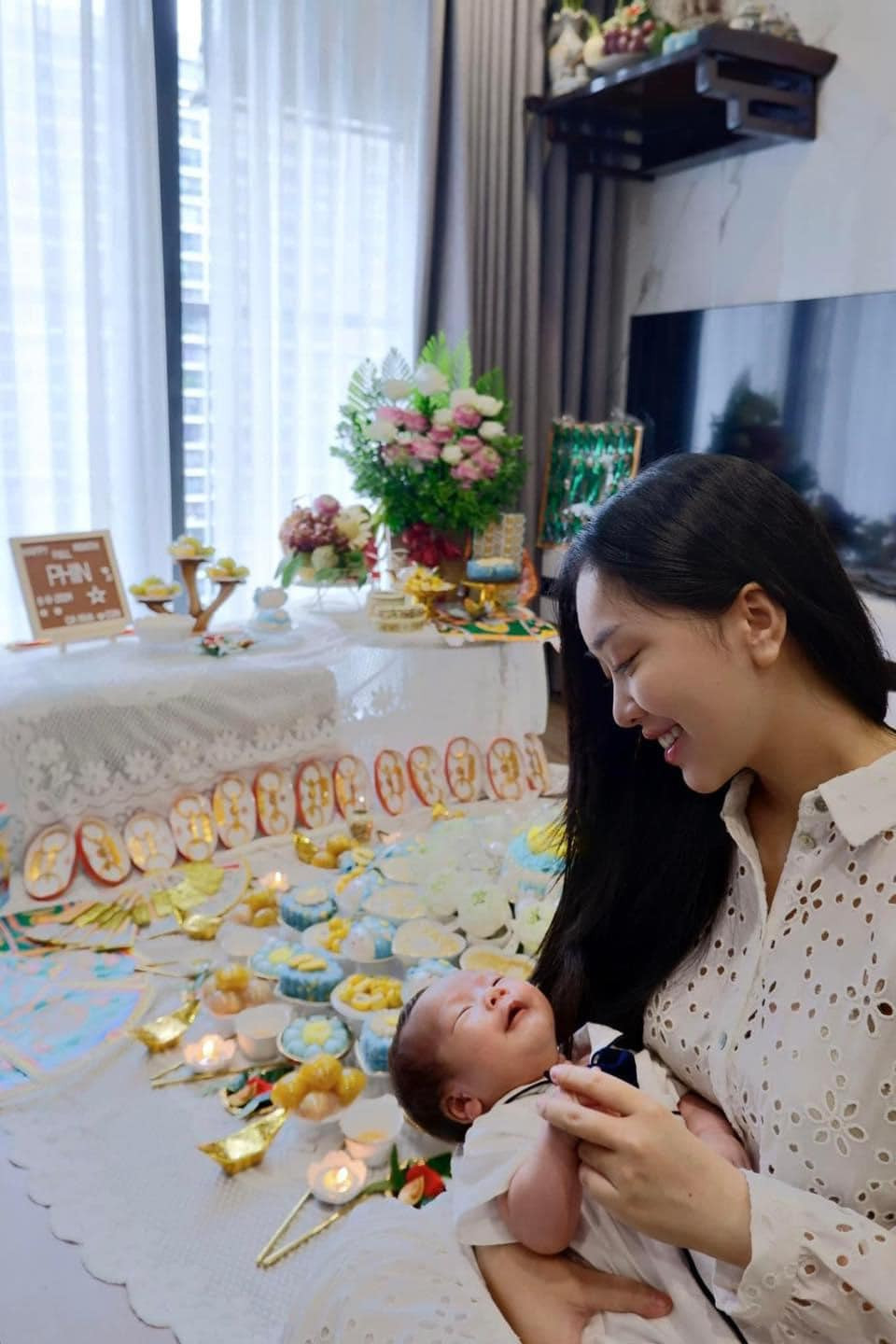 Bé Phin có vẻ ngoài kháu khỉnh, đáng yêu.