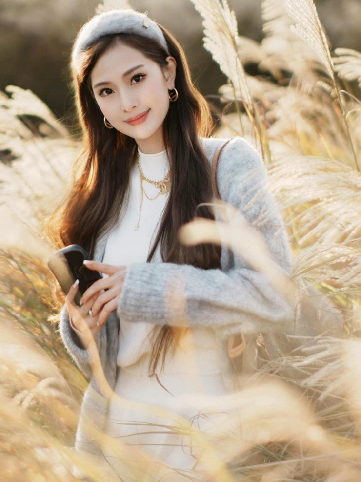 Năm 2014, Lê Thị Thương và chồng quyết định bước vào mối quan hệ yêu đương nhưng phải đến hai năm sau họ mới dám công khai vì cô e ngại định kiến thầy trò yêu nhau.