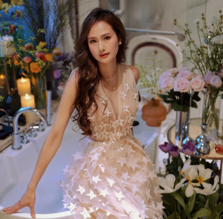 Năm 2017, cặp đôi cô dâu Việt Nam và chú rể Trung Quốc này kết hôn. Đám cưới được tổ chức hai lần tại Thượng Hải và Việt Nam, nổi tiếng khắp mạng xã hội và được nhiều người chúc phúc.