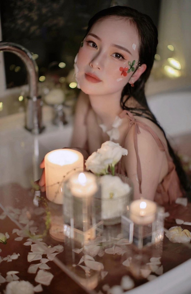 Lê Thị Thương cho biết cô rất quan tâm đến việc chăm sóc da, thậm chí là rất kỹ tính khi chọn lựa mỹ phẩm.