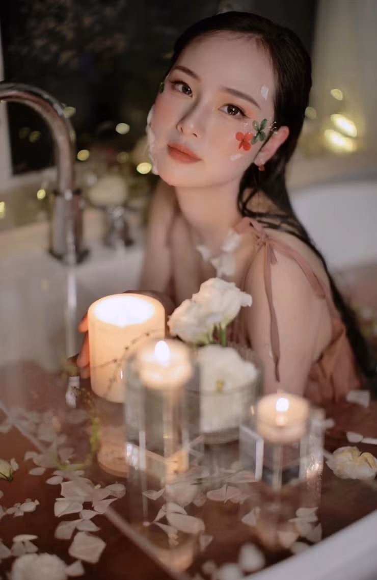 Lê Thị Thương cho biết cô rất quan tâm đến việc chăm sóc da, thậm chí là rất kỹ tính khi chọn lựa mỹ phẩm.