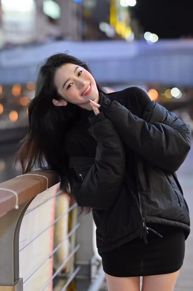 Kể từ đó, cô nàng chú ý đến chế độ ăn uống, luyện tập để có thân hình săn chắc, cũng như niềng răng để có ngoại hình xinh đẹp hơn.