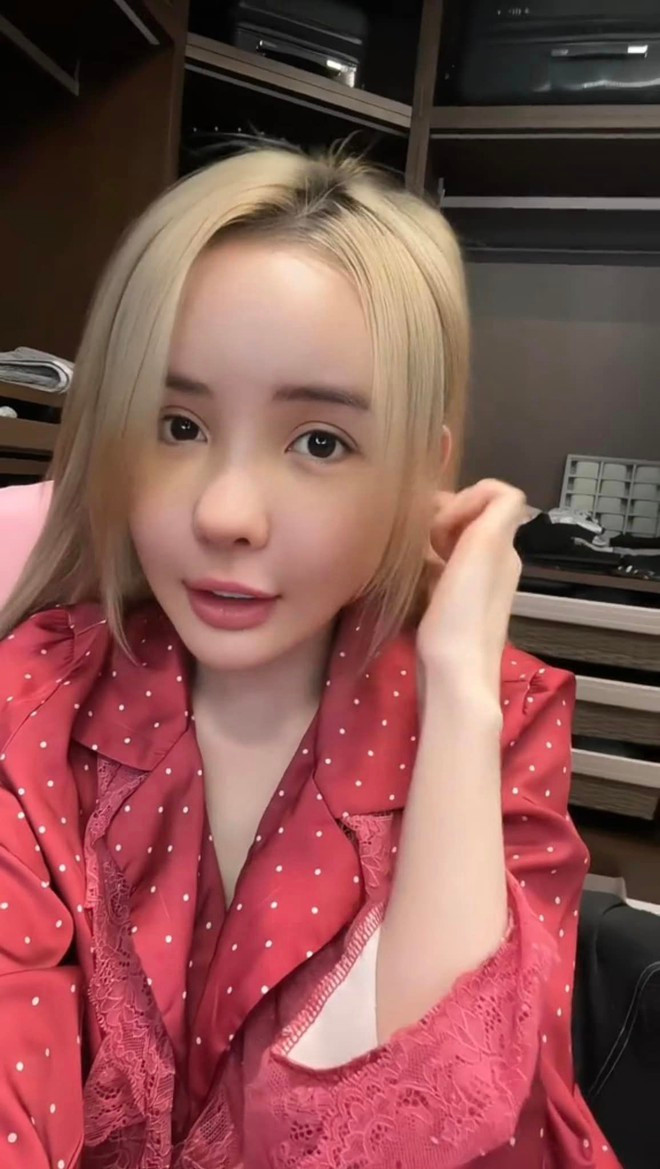 Cụ thể, nữ hoàng thẩm mỹ gốc Bình Định này đã chỉnh sống mũi, tháo cằm, hạ gò má. Chính chủ cho biết cô muốn hình ảnh bản thân mới mẻ trong mắt công chúng