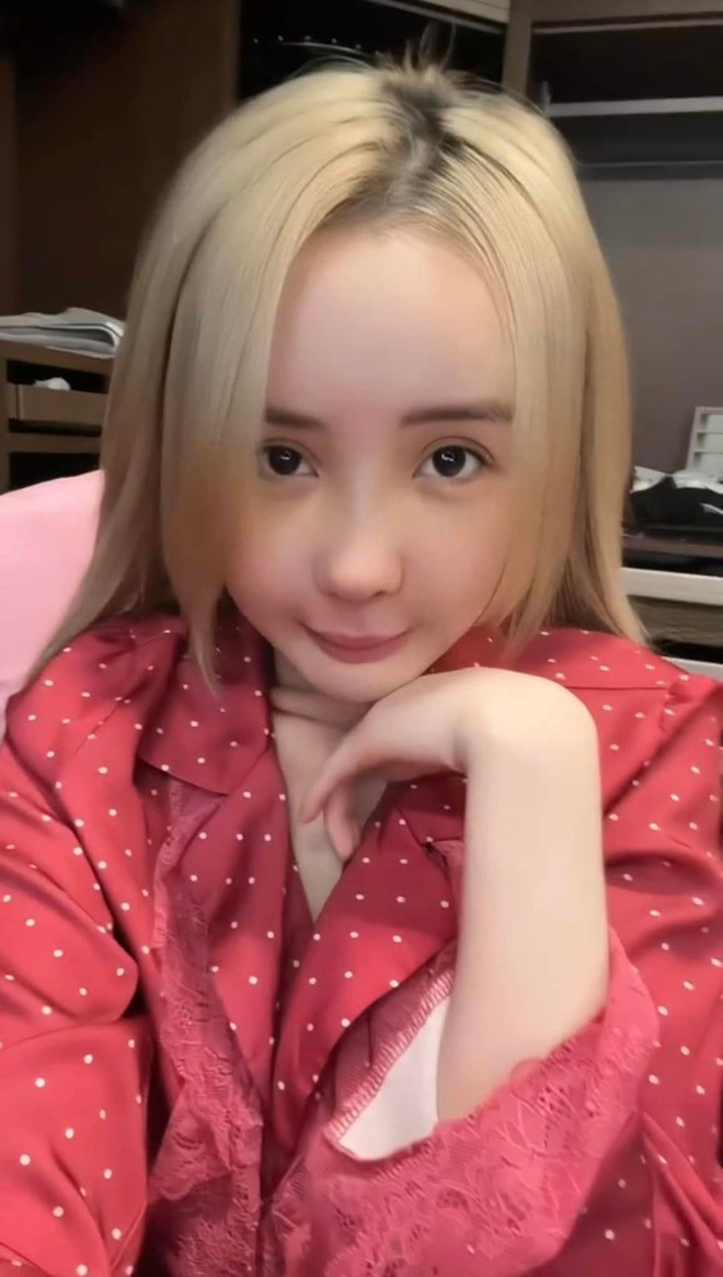 Trước đó, Ngân 98 nhận về nhiều sự chê bai từ cộng đồng, xuất phát từ nhiều nguyên nhân khác nhau.