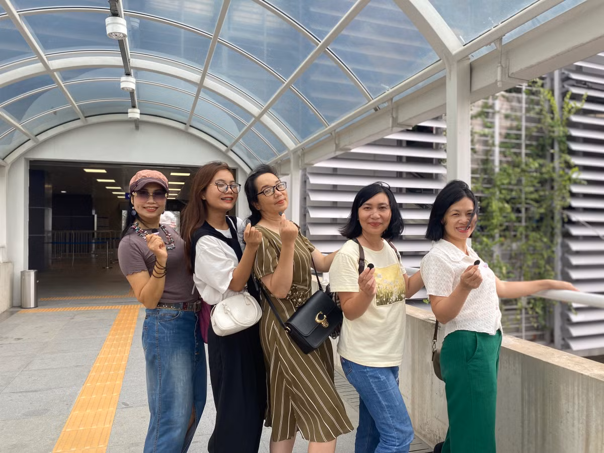 Quãng đường từ ga Chùa Hà đến ga Nhổn có khoảng cách 7,7 km nhưng chỉ mất khoảng 10 phút di chuyển.