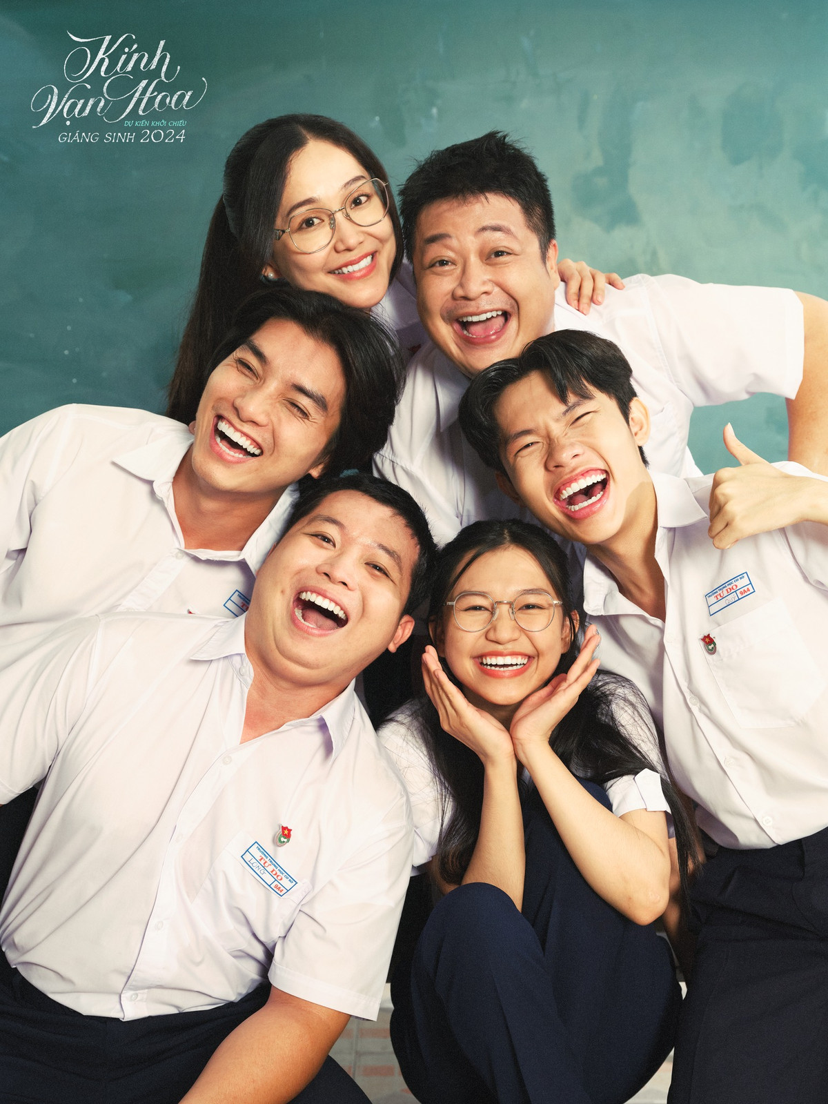 Đặc biệt, fan của Kính Vạn Hoa ngày nào không ngừng xuýt xoa trước nhan sắc xinh đẹp trẻ trung của Anh Đào - người thủ vai nữ chính Hạnh "cận". Được biết, Anh Đào đang làm giảng viên ở Úc, chưa công khai chuyện chồng con. (Ảnh: Galaxy Studio)