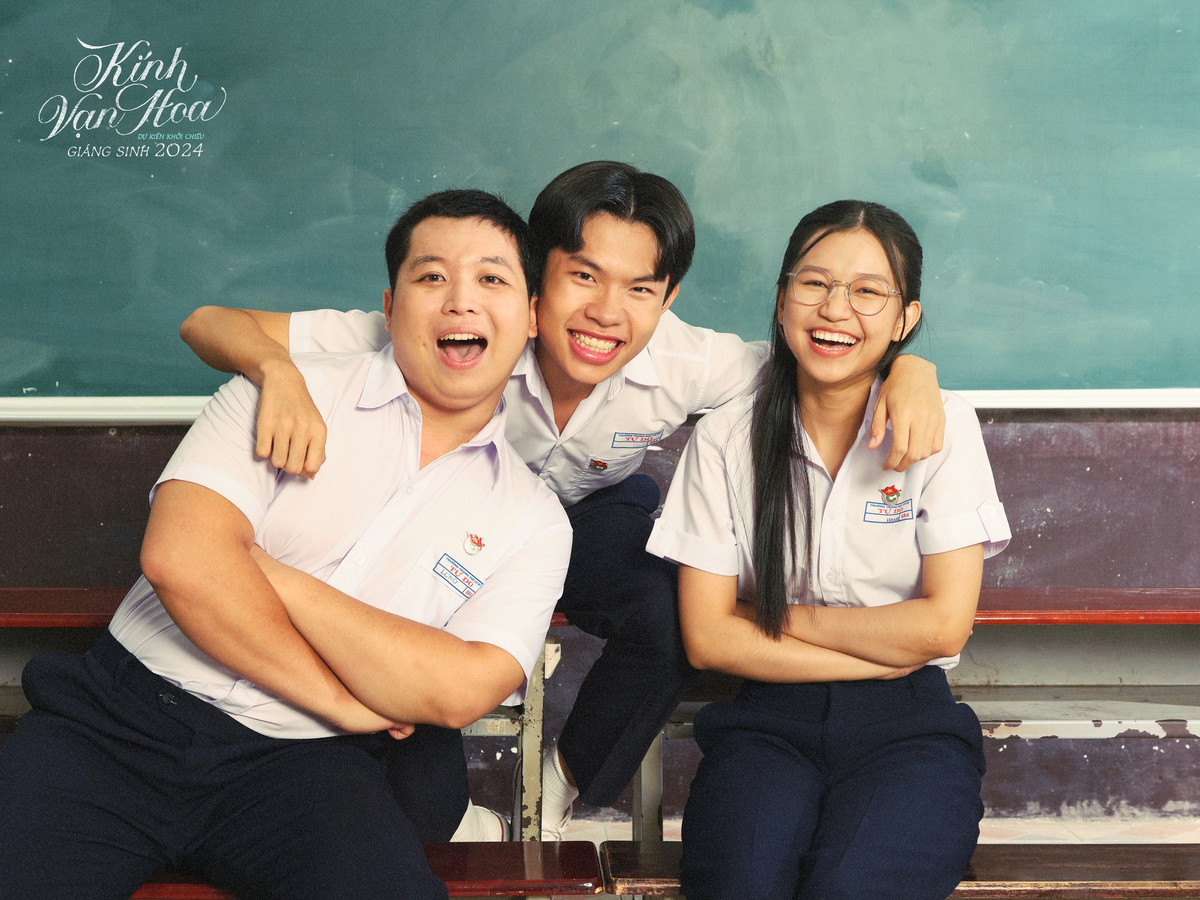 Ba diễn viên từng đảm nhận vai diễn Quý, Long, Hạnh trong bản truyền hình Kính vạn hoa có 3 phần ra mắt trong 3 năm 2005, 2006 và 2008, là Ngọc Trai, Vũ Long, Anh Đào mới đây đã có dịp hội ngộ với nhau trong bộ ảnh công bố dự án phim điện ảnh Kính Vạn Hoa, dự kiến chiếu cuối năm nay. (Ảnh: Galaxy Studio)