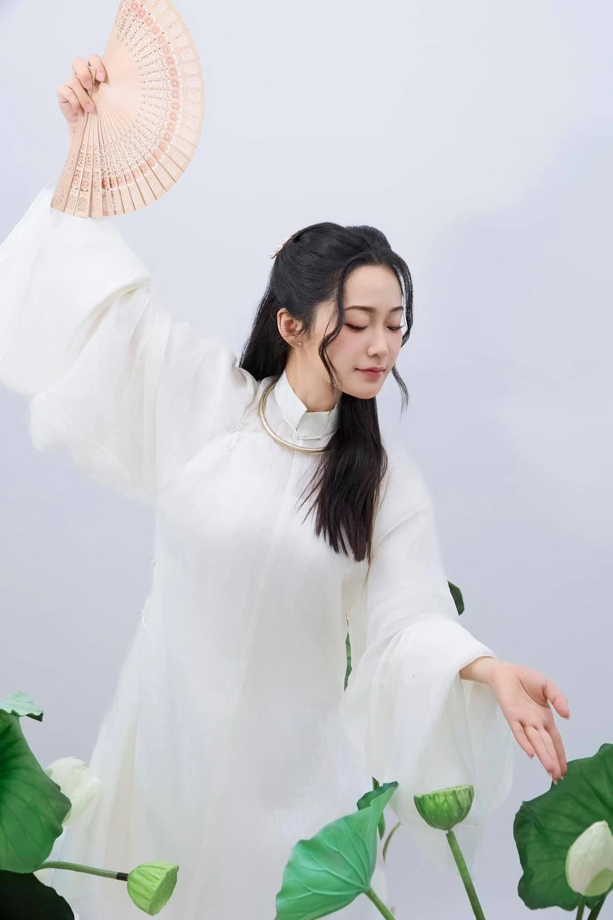 Ở tuổi 35, Anh Đào vẫn giữ vẻ ngoài trẻ trung, xinh đẹp, tràn đầy năng lượng. Nữ diễn viên chưa kết hôn, khi có thời gian rảnh, cô thường làm vlog chia sẻ về cuộc sống, gặp gỡ bạn bè. (Ảnh: FBNV) 