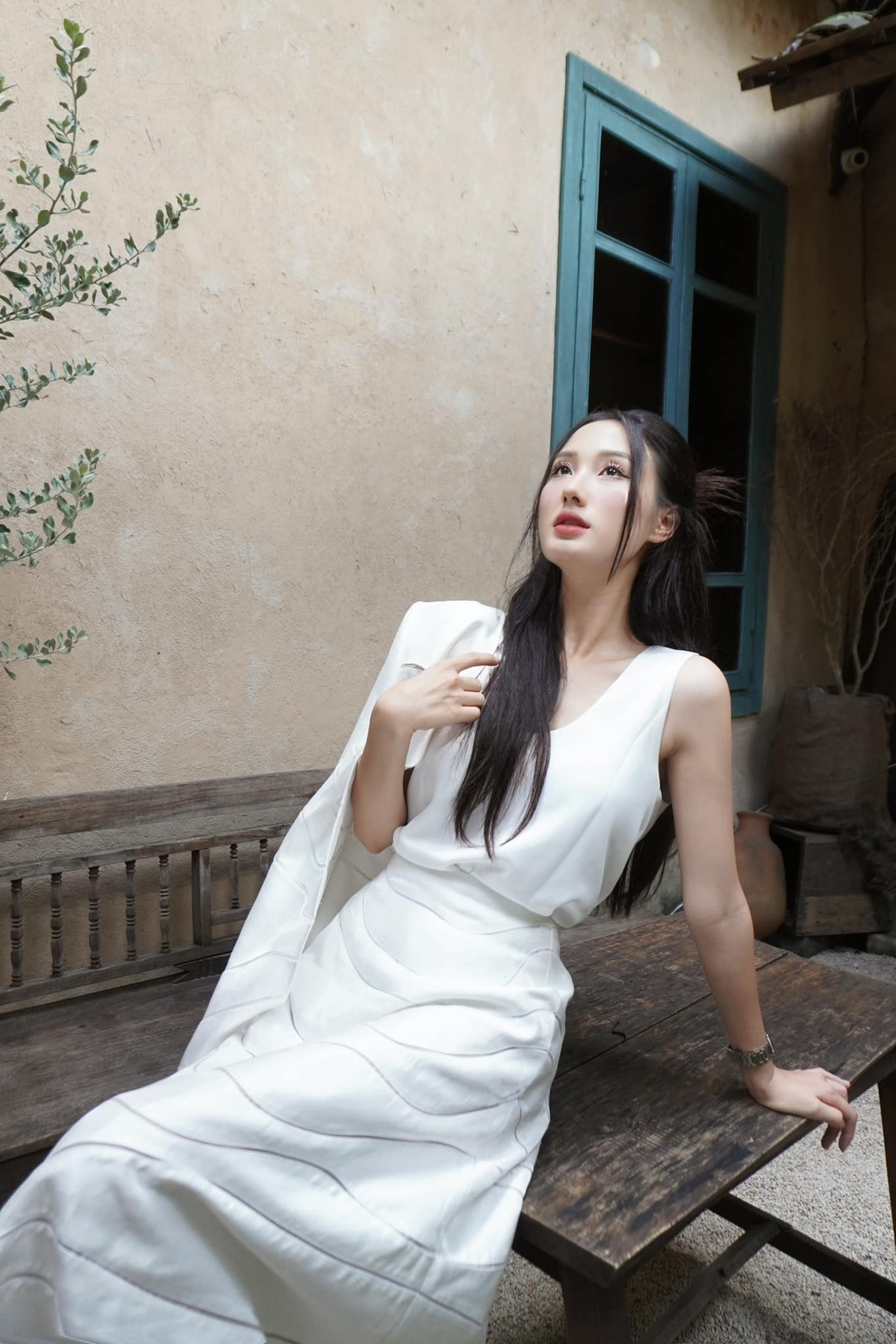 Thực chất, Hoàng Khánh Ly đến từ Nghệ An, nên giọng của cô nàng ở trong phim có thể chính là giọng thật của cô nàng ngoài đời.