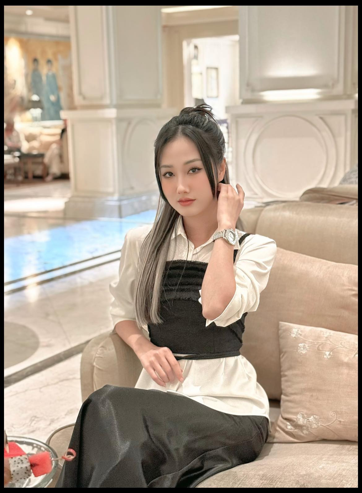 Khánh Ly có tính cách hòa đồng, cá tính, năng động, thích khám phá những điều mới lạ.