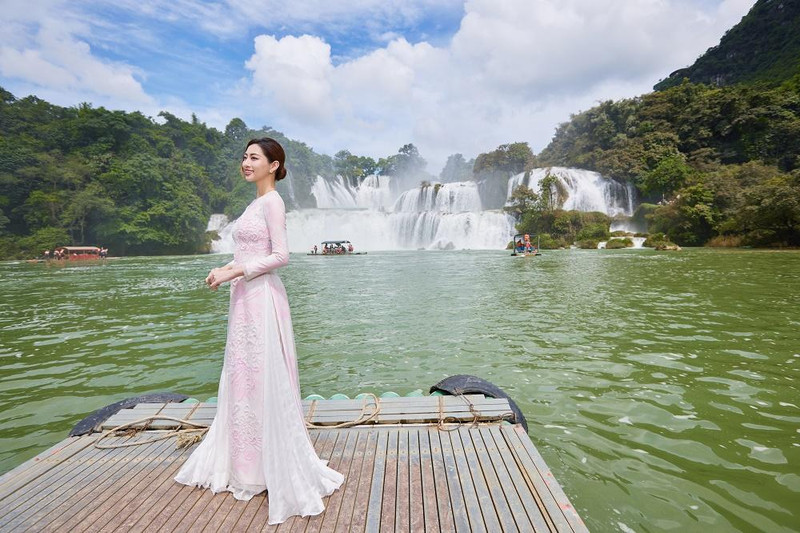 Lương Thùy Linh chia sẻ, cô cảm thấy biết ơn ngôi vị đã giúp cô “phá kén”, bước ra khỏi thế giới khép kín của mình và trưởng thành tốt hơn ở hiện tại.