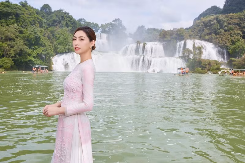 Bộ ảnh được nằm trong chuỗi hoạt động của cô nhằm mừng kỷ niệm 5 năm đăng quang ngôi vị Miss World Vietnam 2019.