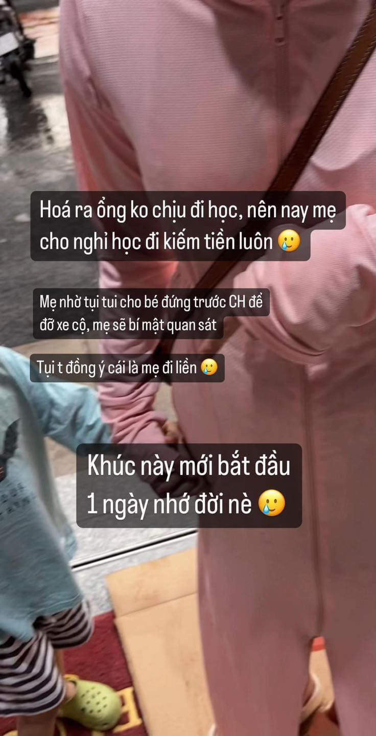 ...để cậu bé khởi nghiệp. Mẹ cậu bé thì đứng ở 1 góc và quan sát từ xa.