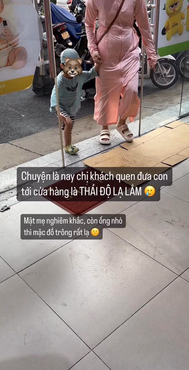 Người mẹ sau đó đã không cố gắng dạy bảo con bằng lời nói nữa, chị cũng không hề ép em bé phải đến trường, mà thay vào đó, chị giáo dục con theo một phương pháp vô cùng đặc biệt.