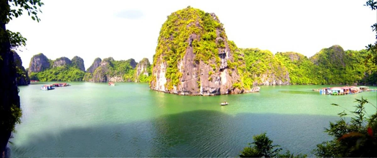 Cuộc sống bấp bênh nhưng đa số mức thu nhập của người dân làng chài cũng đã tốt hơn hẳn khi được phát triển du lịch